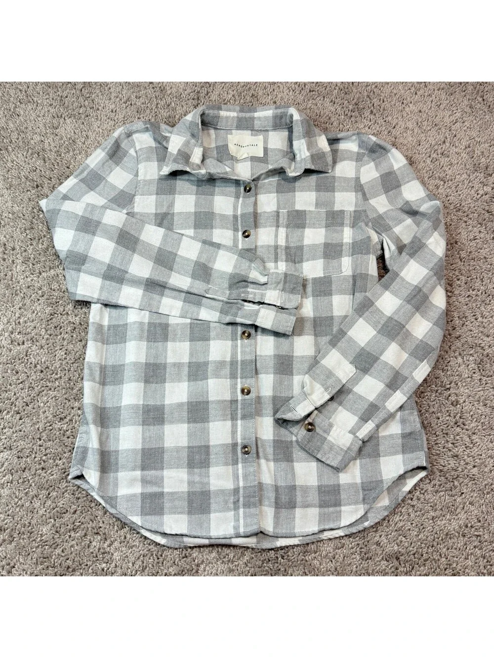 Aeropostale Gray and White Plaid Button-Up Shirt, Size Medium